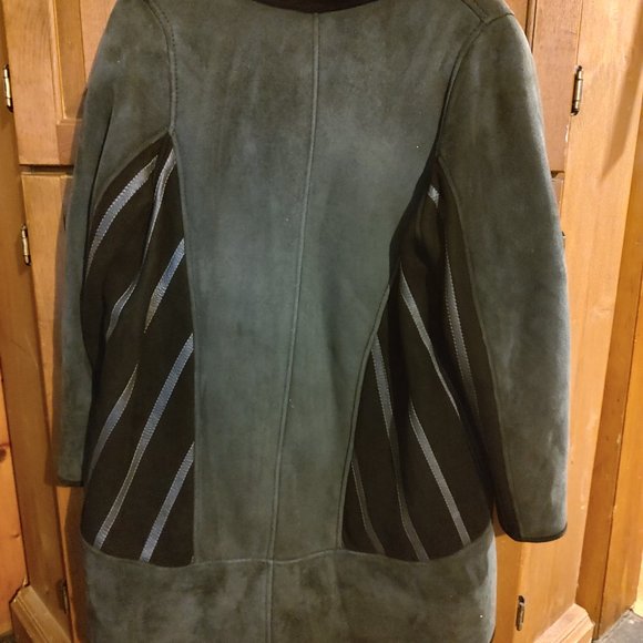 Coat - Picture 2 of 3